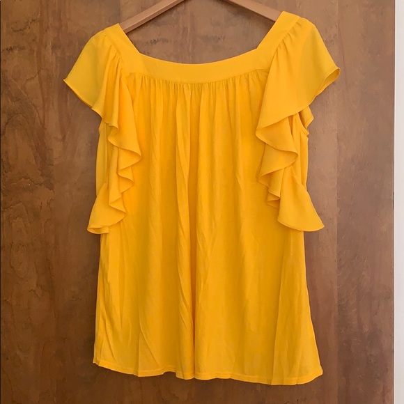 Sleeveless, flutter top - Spring ready!🌸🌼🌺 - Picture 2 of 3